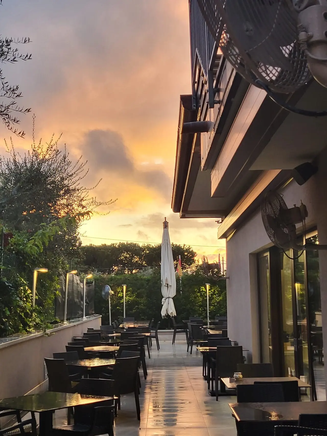 La terrazza al tramonto